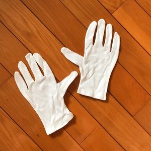 This price for 4 pairs! White Cotton Gloves